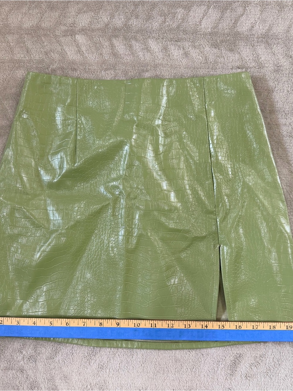 Princess Polly Green Faux Croc Leather Mini Skirt with Front Slit Size 6 Edgy - Picture 6 of 9